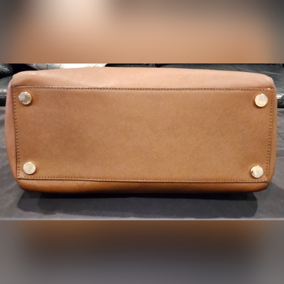 MICHAEL KORS | Cindy Dome Bag | Saffiano Leather | Peanut - Picture 7 of 12